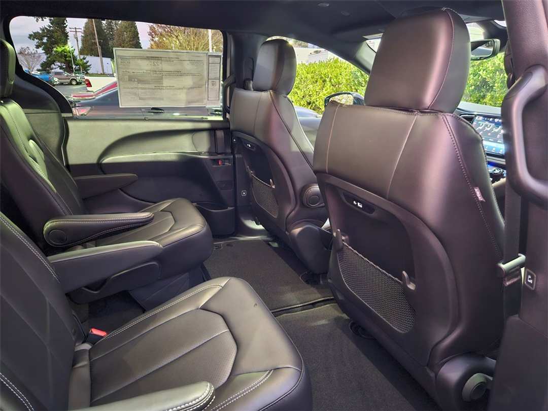 2026 Chrysler Pacifica Select - Image 37