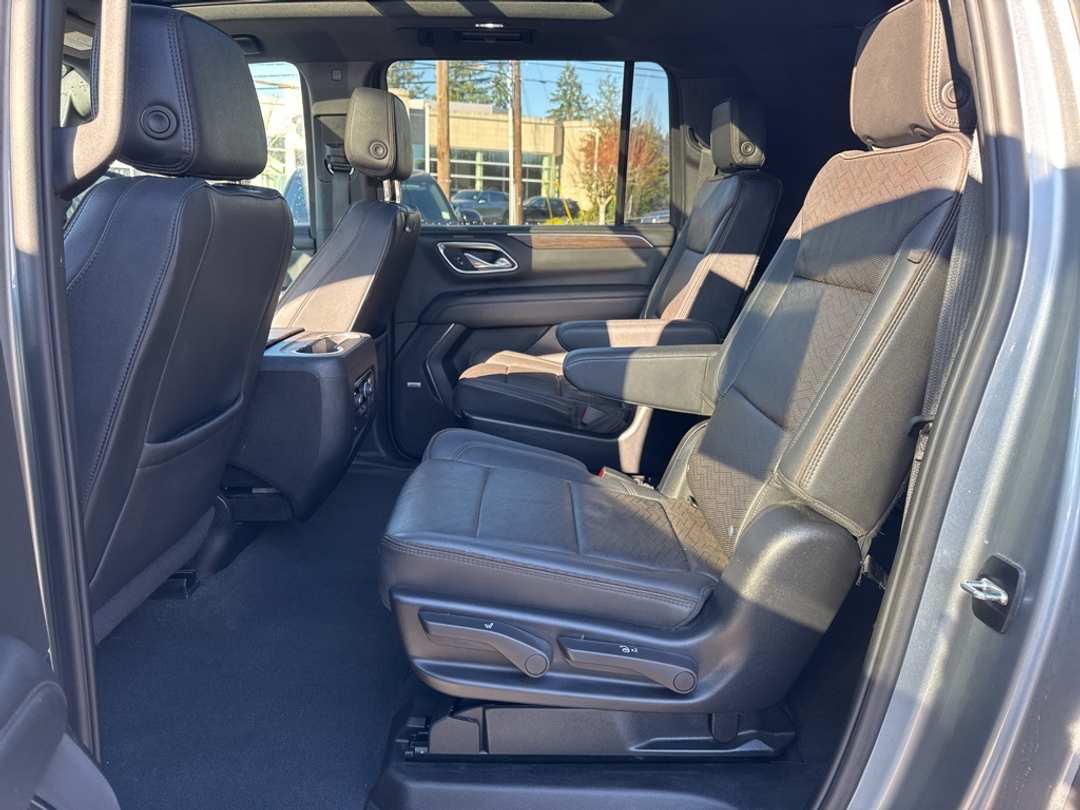 2024 Chevrolet Suburban High Country - Image 39