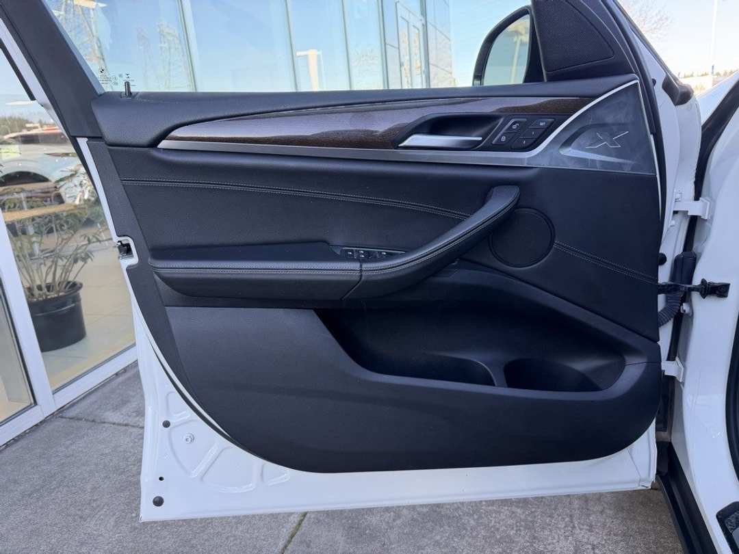 2018 BMW X3 xDrive30i - Image 11