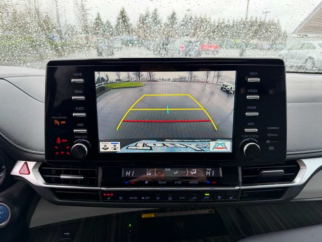 2024 Toyota Sienna Limited - Image 24