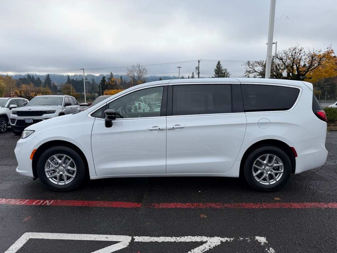 2026 Chrysler Pacifica Select - Image 5