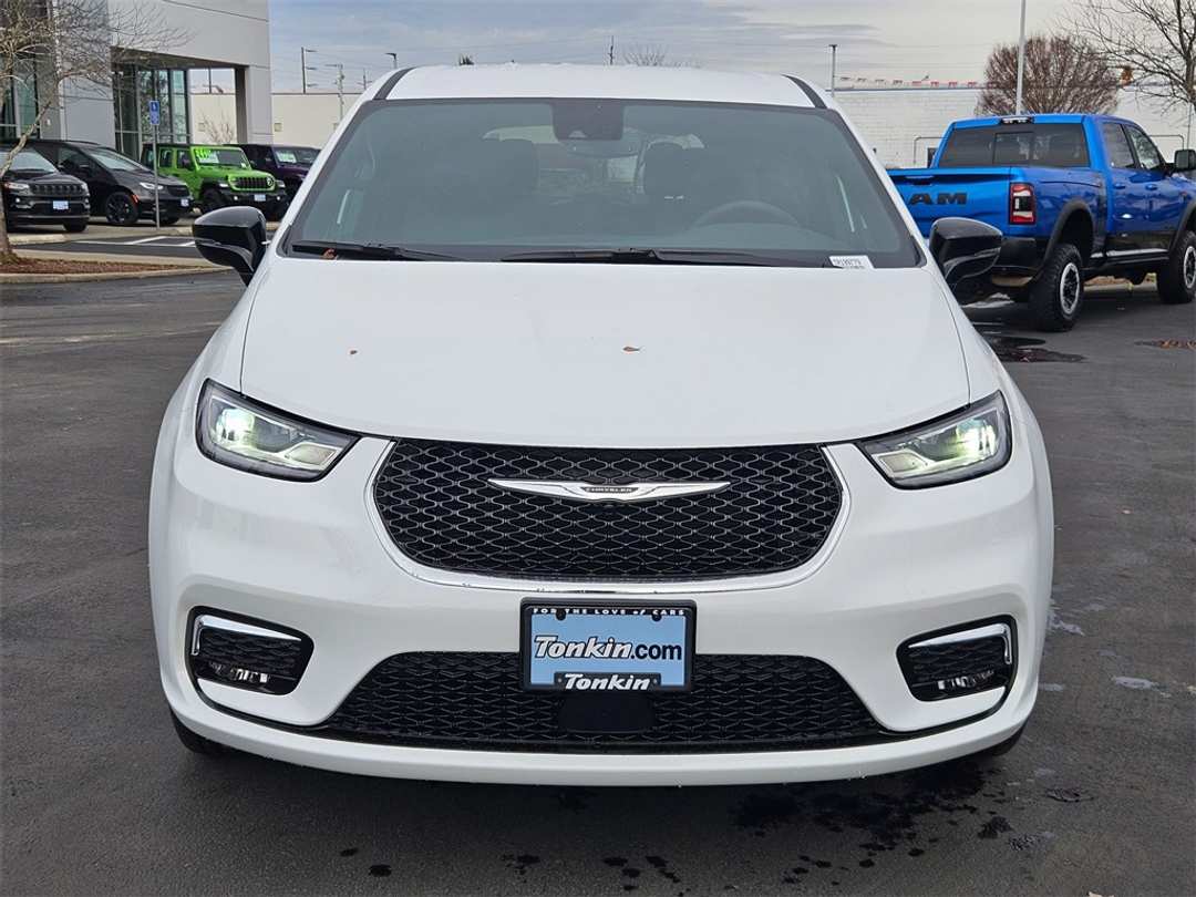 2026 Chrysler Pacifica Select - Image 9