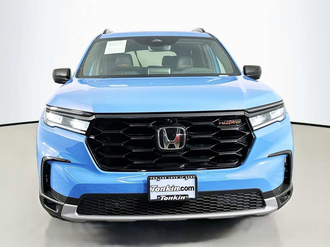 2025 Honda Pilot TrailSport - Image 2