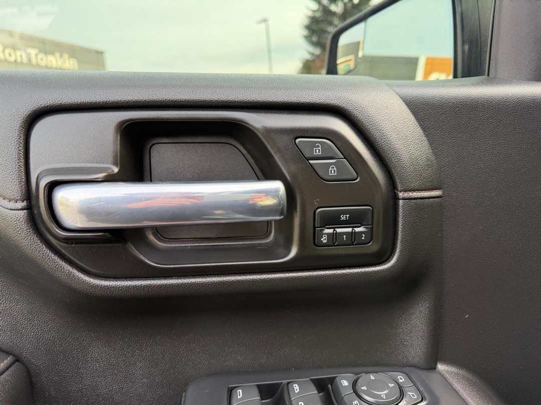 2021 GMC Sierra 1500 AT4 - Image 12