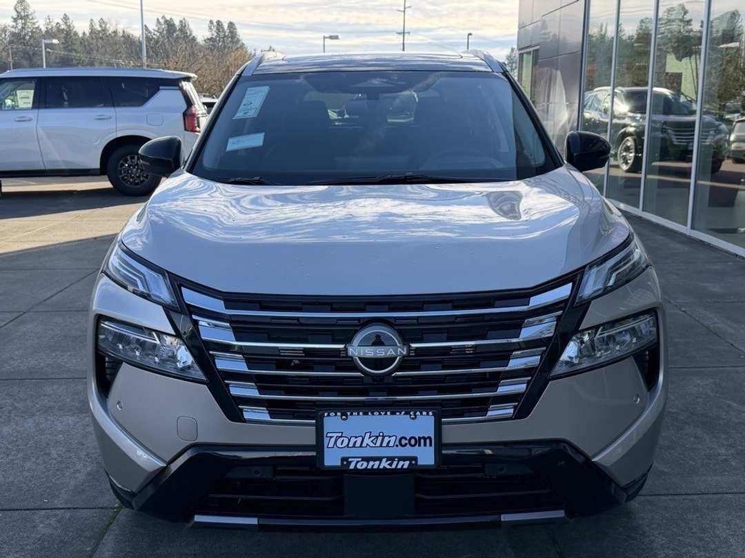 2026 Nissan Rogue Platinum - Image 3