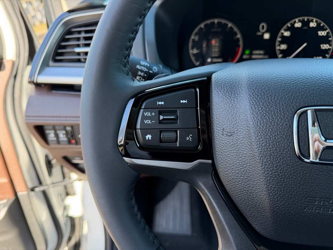 2026 Honda Odyssey Touring - Image 18