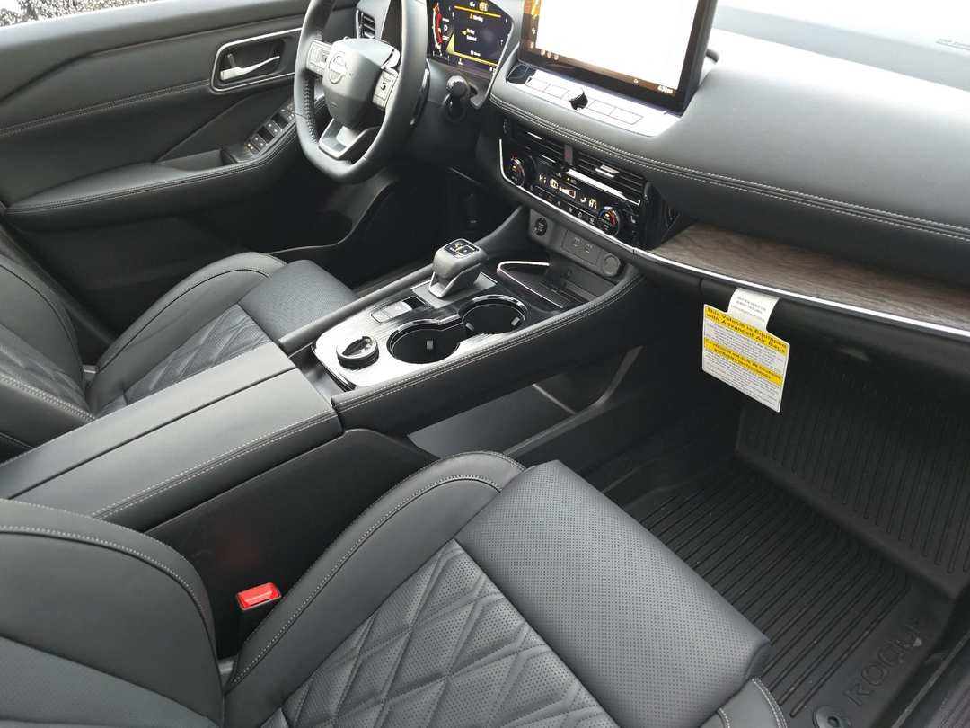 2026 Nissan Rogue Platinum - Image 15