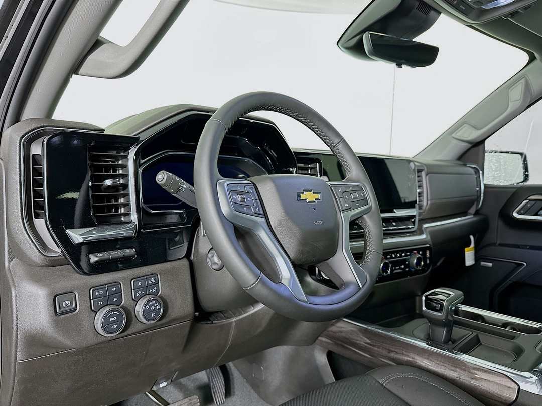 2025 Chevrolet Silverado 1500 LTZ - Image 10