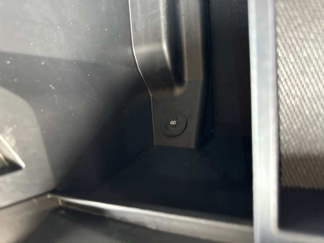 2025 Ford F-150 Lariat - Image 32