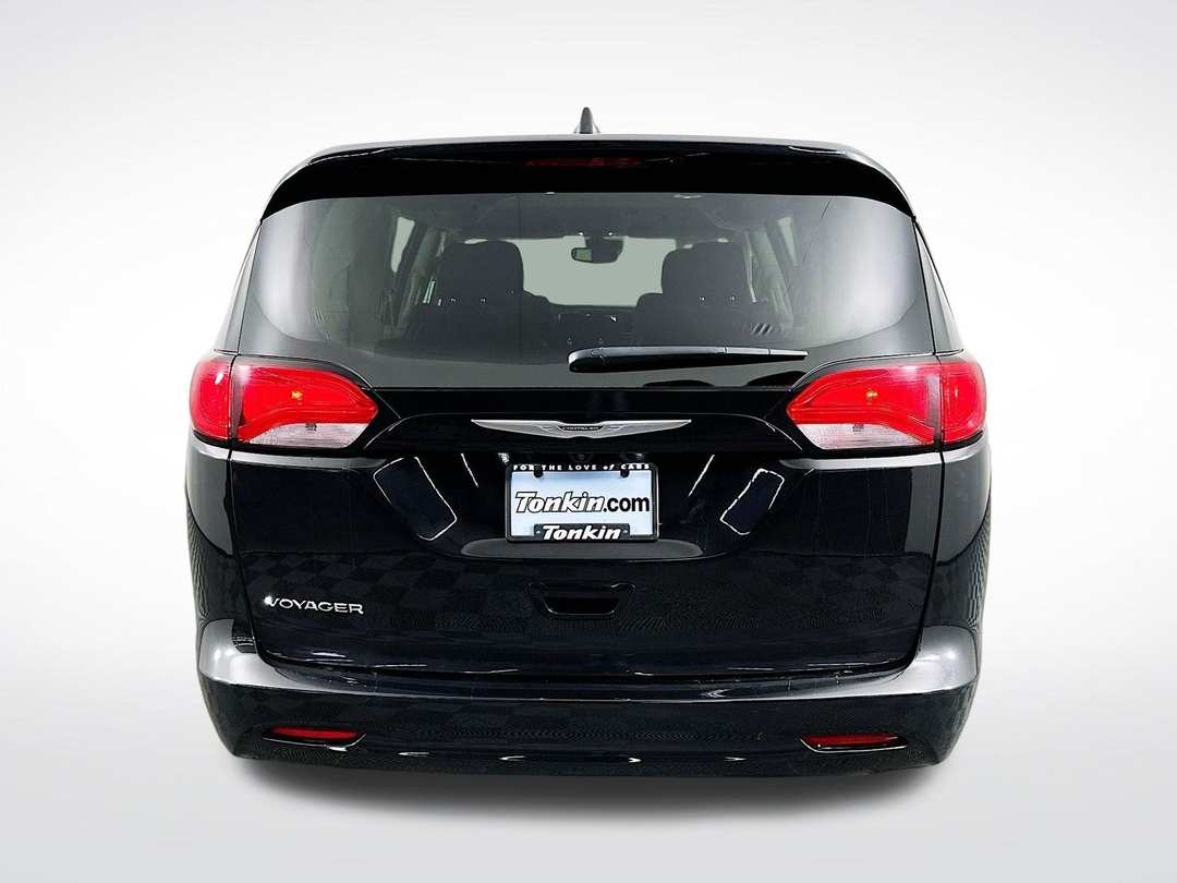 2023 Chrysler Voyager LX - Image 7