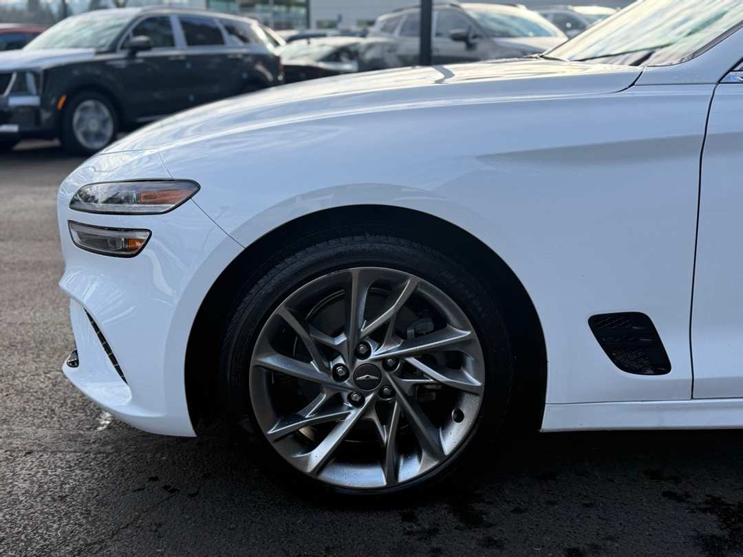 2022 Genesis G70 2.0T - Image 8