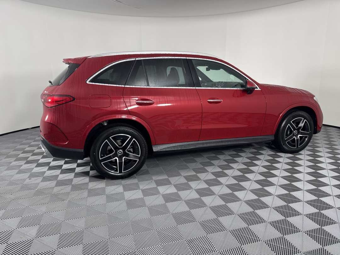 2026 Mercedes-Benz GLC GLC 300 - Image 7