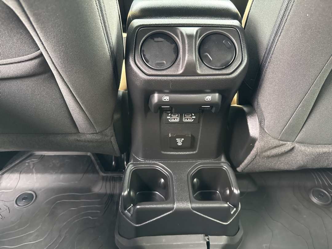 2023 Jeep Gladiator Willys - Image 23