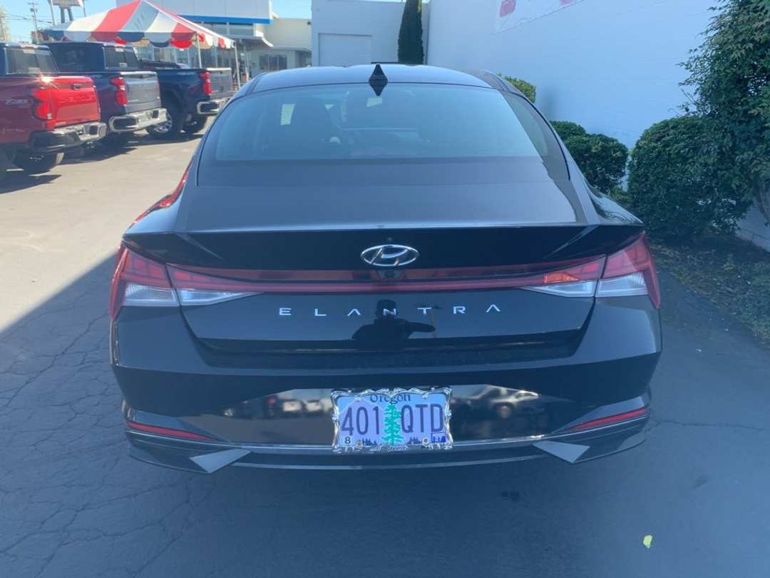 2021 Hyundai Elantra SEL - Image 3