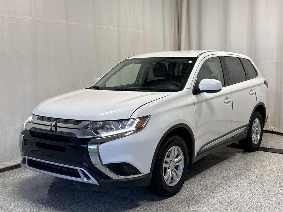 2019 Mitsubishi Outlander ES - Image 2
