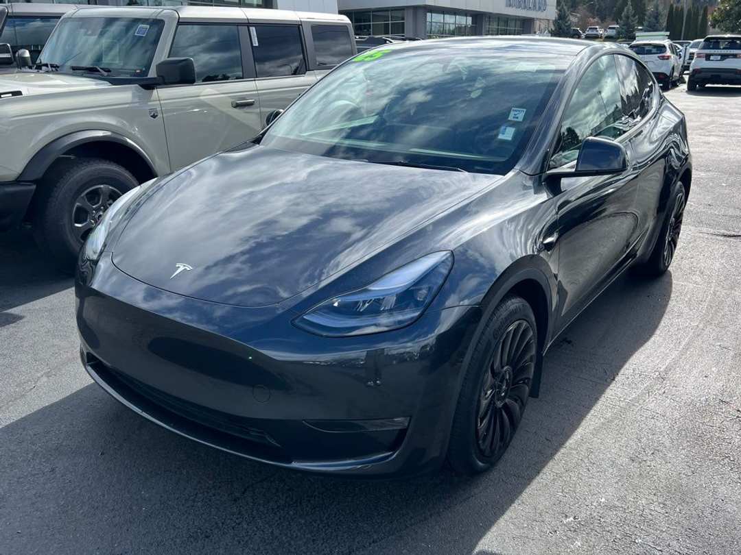 2025 Tesla Model Y Long Range - Image 3