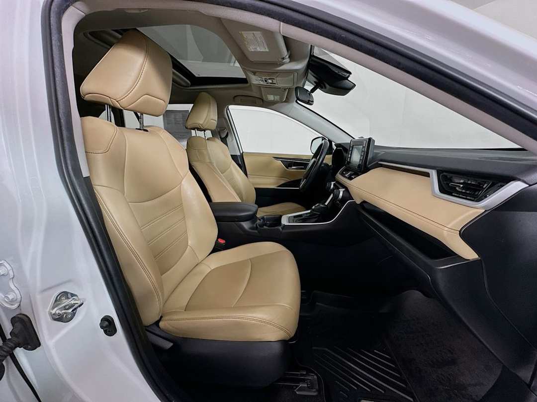 2020 Toyota Rav4 XLE Premium - Image 30