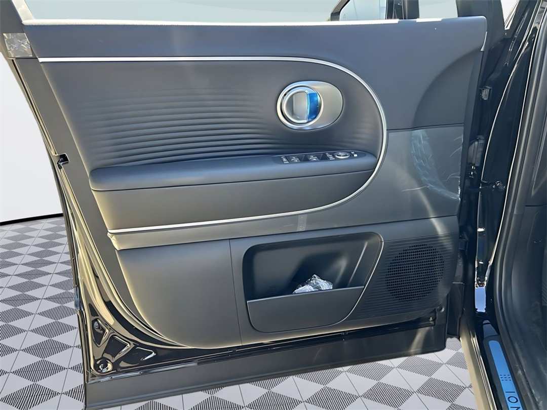 2026 Hyundai Ioniq 9 SEL - Image 10