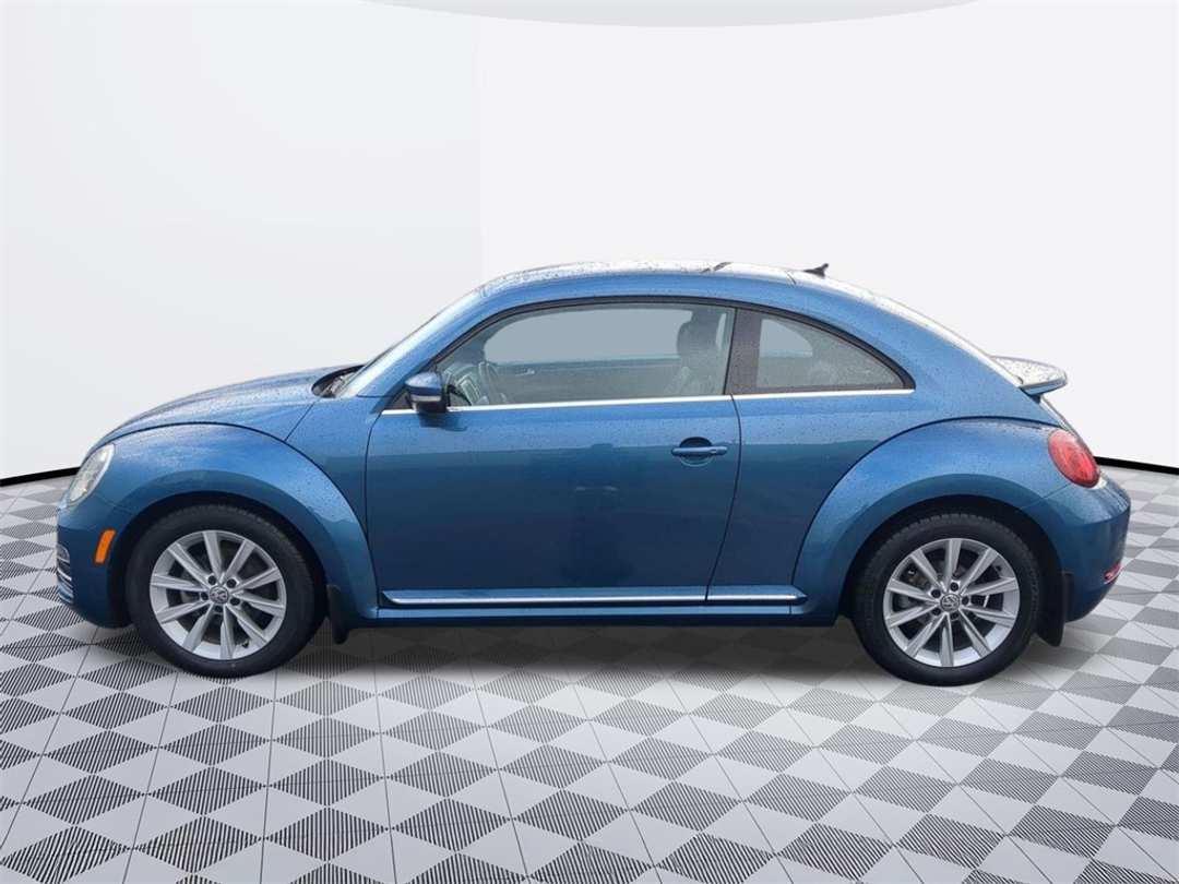 2019 Volkswagen Beetle 2.0T SE - Image 3