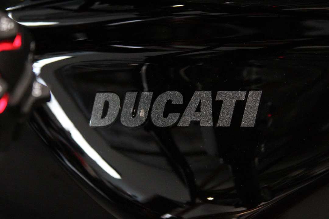 2024 Ducati Diavel V4 - Image 17