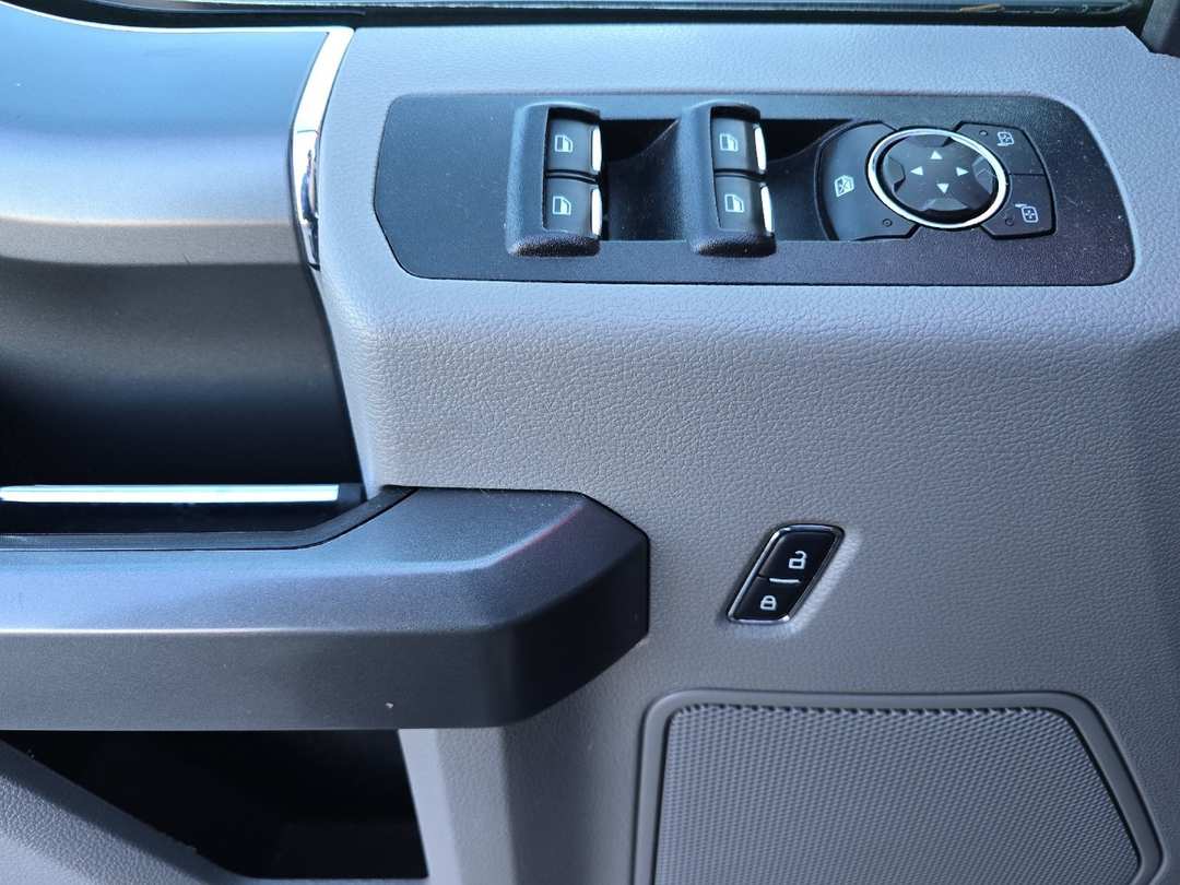 2017 Ford F-150 XLT - Image 10