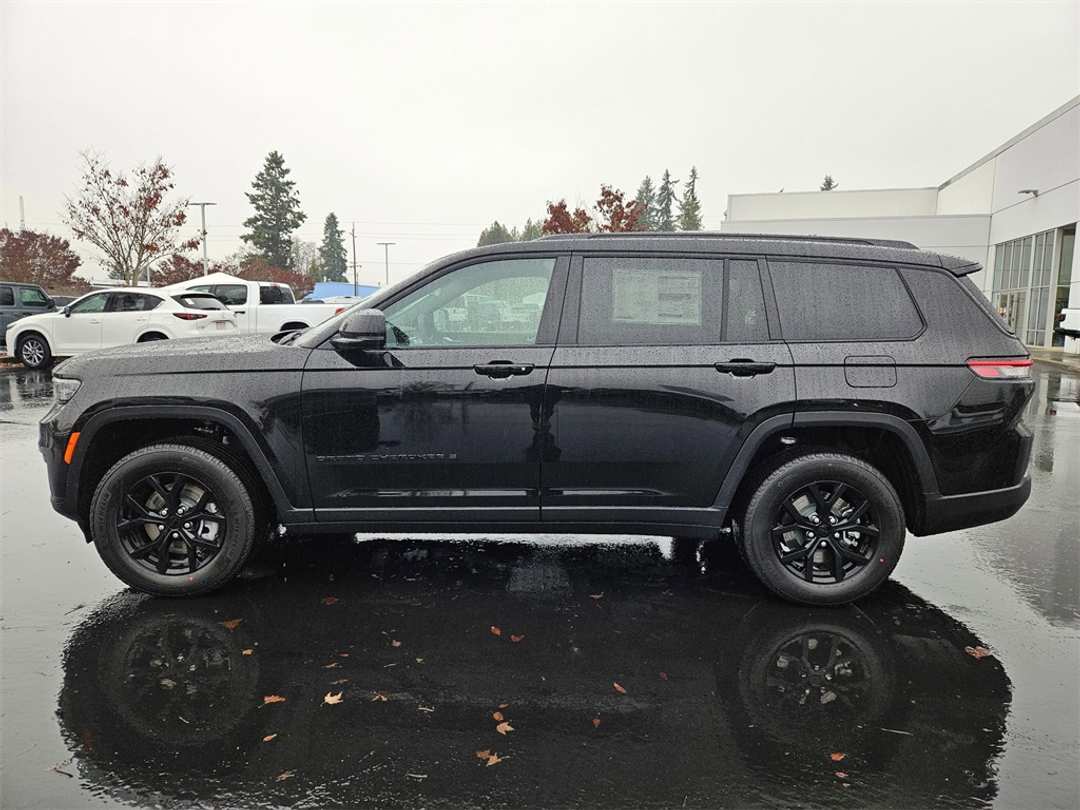 2025 Jeep Grand Cherokee L Altitude X - Image 3