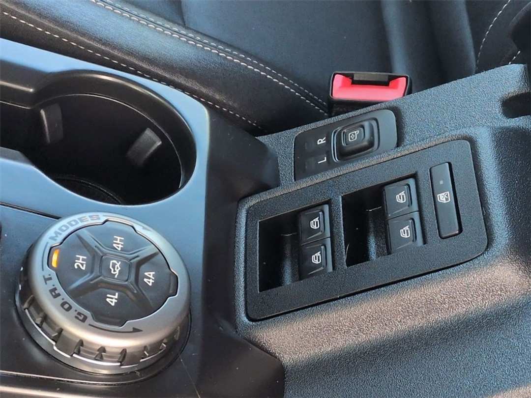 2025 Ford Bronco Badlands - Image 10