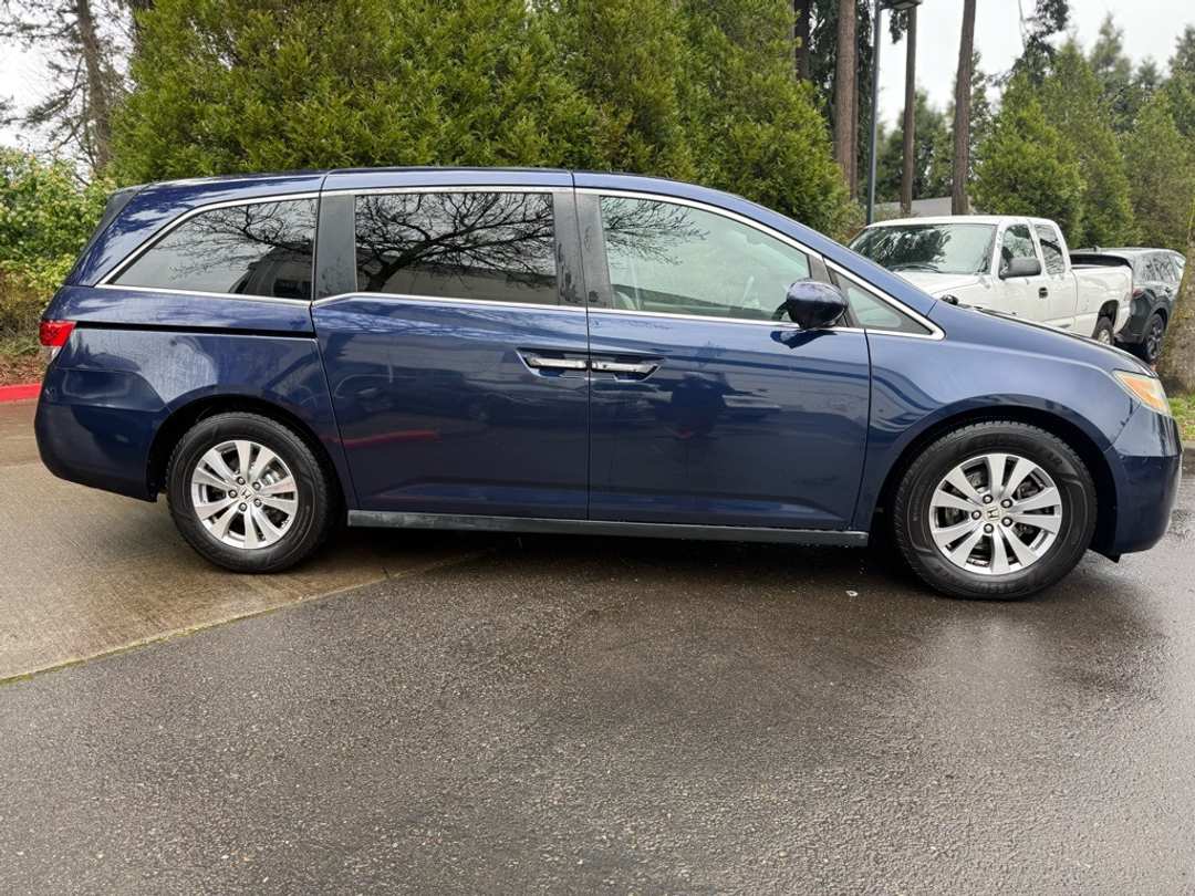2015 Honda Odyssey EXL - Image 3