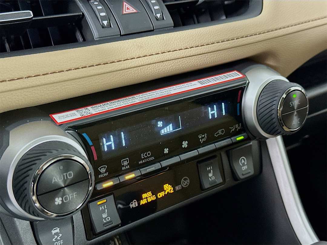 2025 Toyota Rav4 XLE Premium - Image 16