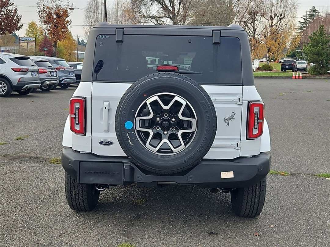 2025 Ford Bronco Outer Banks - Image 4