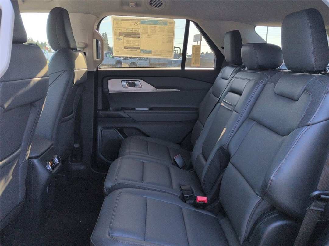 2026 Ford Explorer Active - Image 25