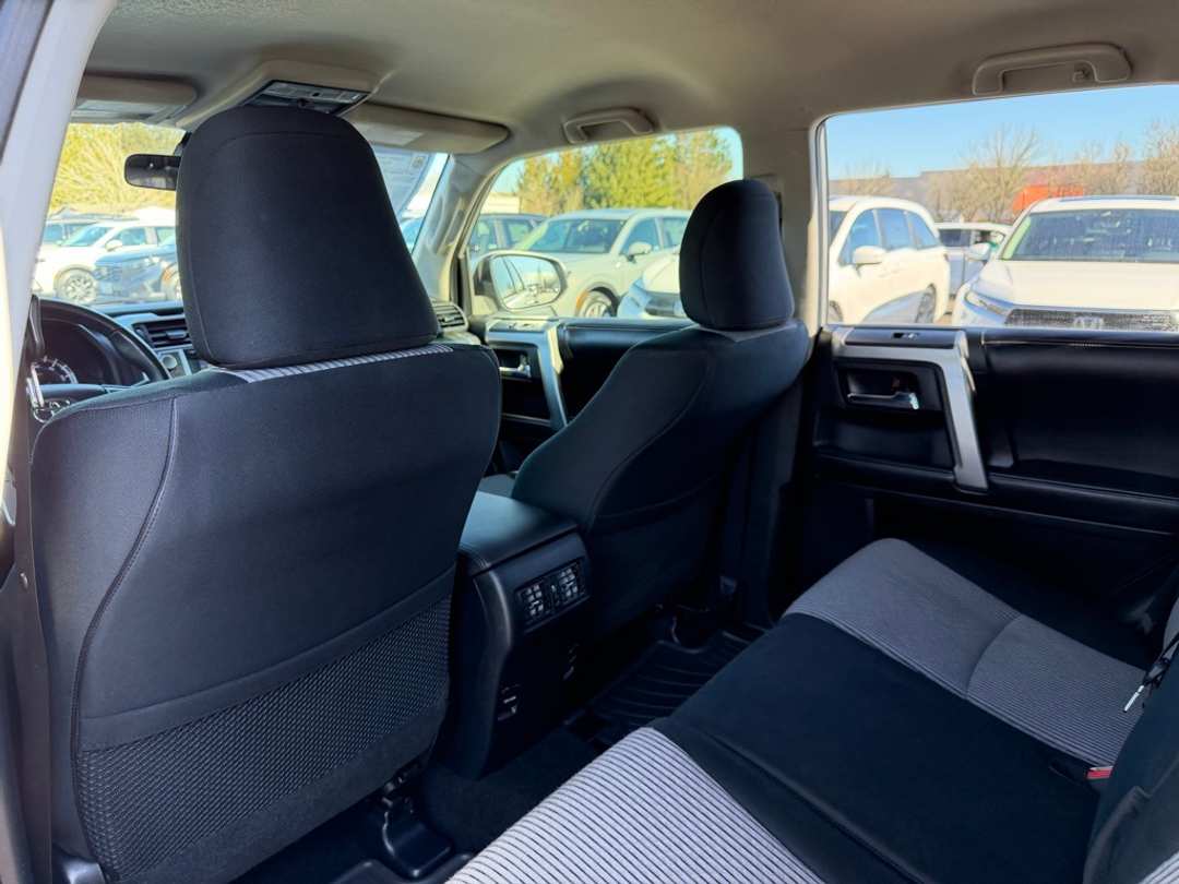 2017 Toyota 4Runner SR5 - Image 31