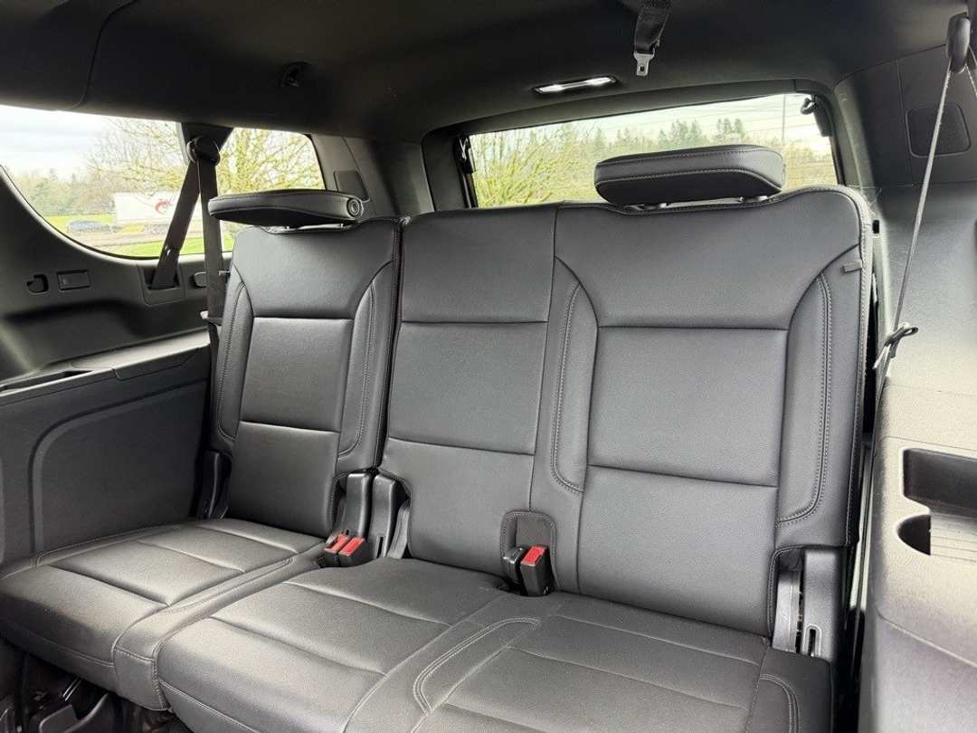 2022 Chevrolet Suburban LT - Image 32
