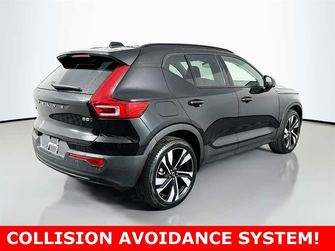 2025 Volvo Xc40 B5 Plus Dark Theme - Image 7