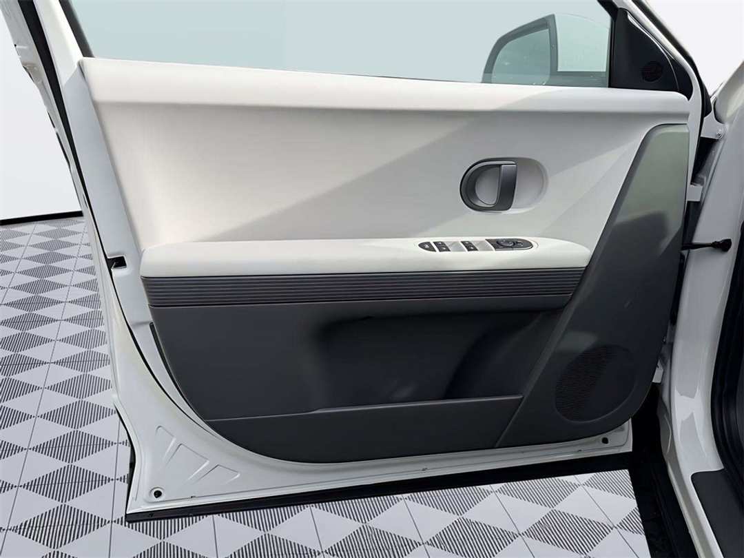 2026 Hyundai Ioniq 5 SE - Image 11