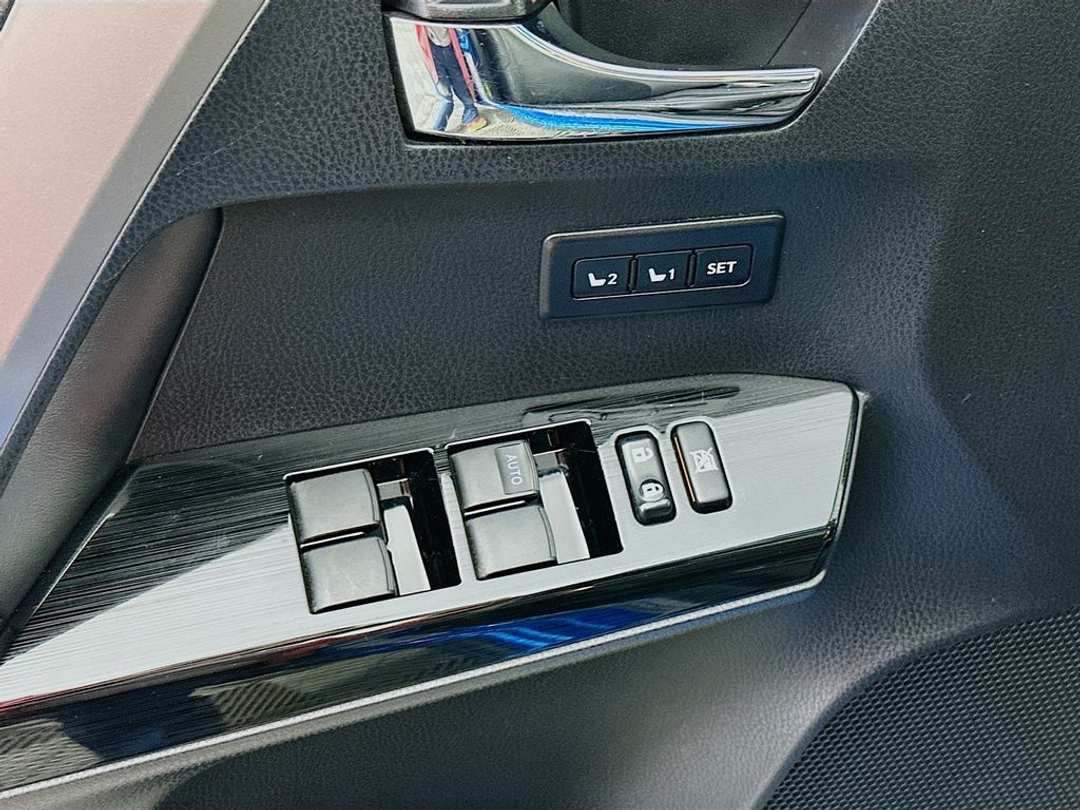 2018 Toyota Rav4 Limited - Image 19