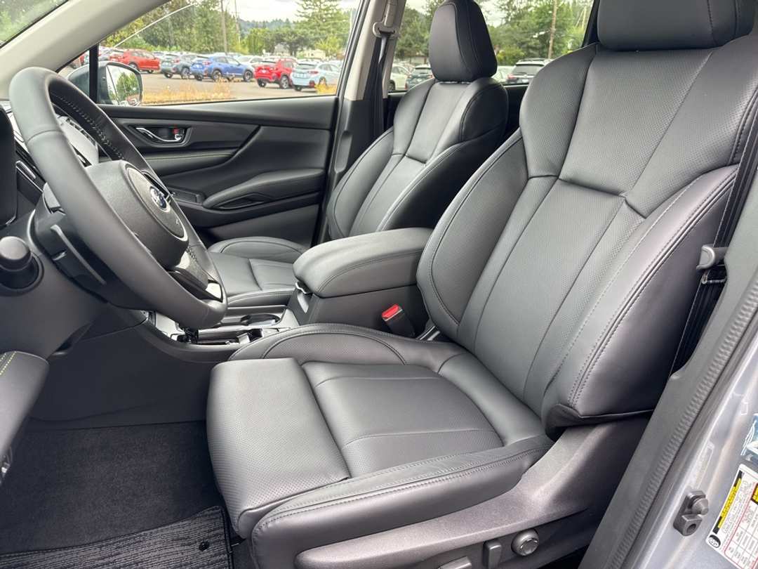 2025 Subaru Ascent Onyx Edition Touring - Image 16