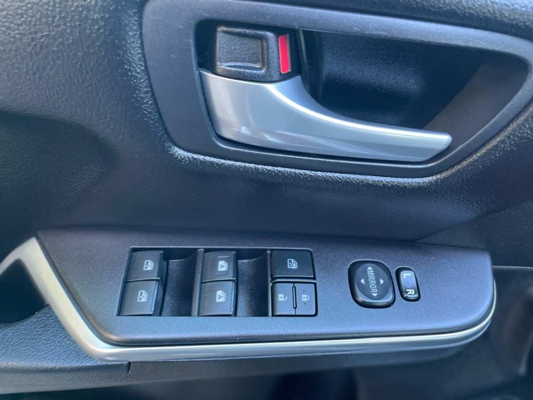 2016 Toyota Camry - Image 12