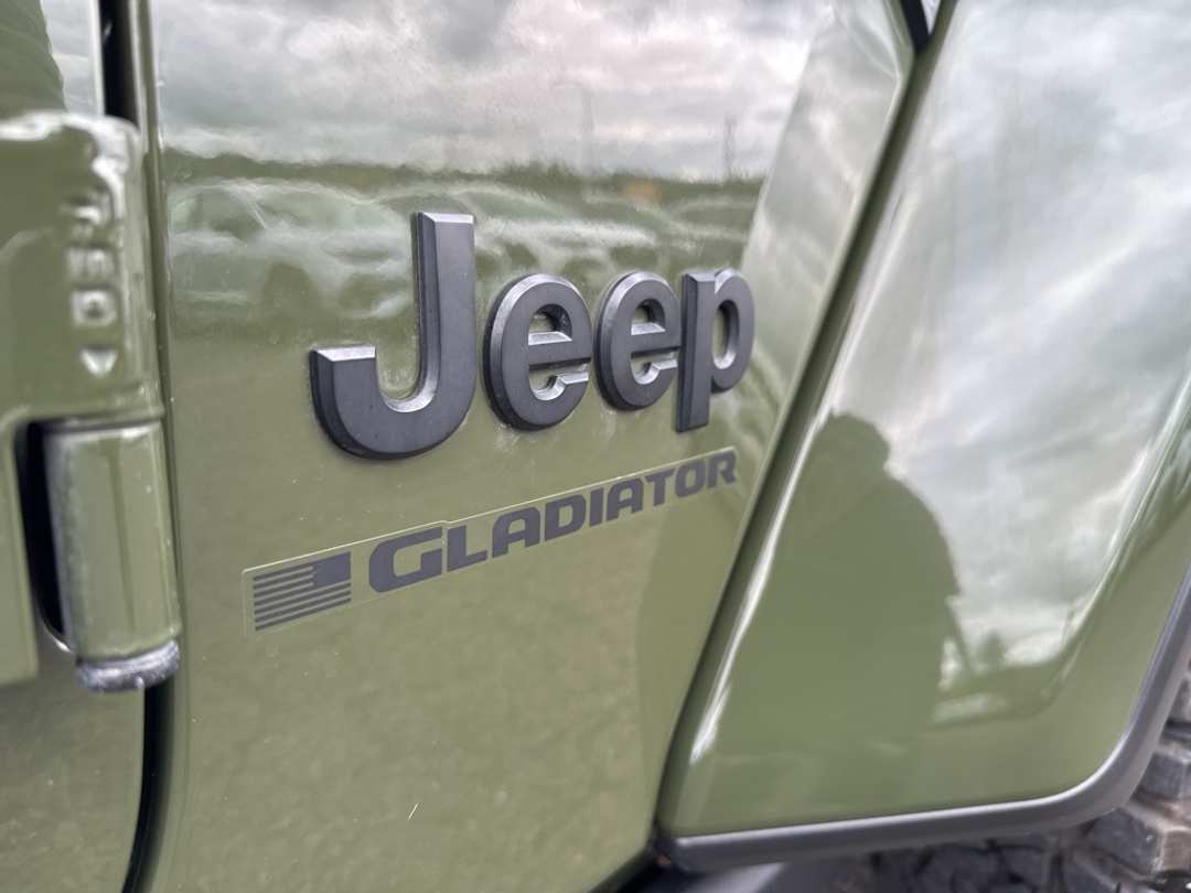 2023 Jeep Gladiator Willys - Image 10