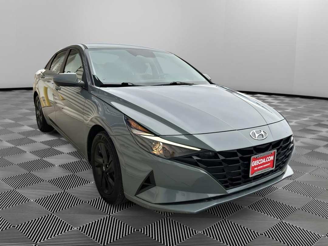 2023 Hyundai Elantra SEL - Image 3