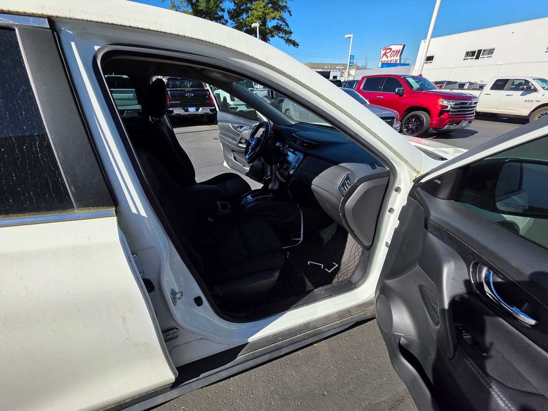2018 Nissan Rogue S - Image 15