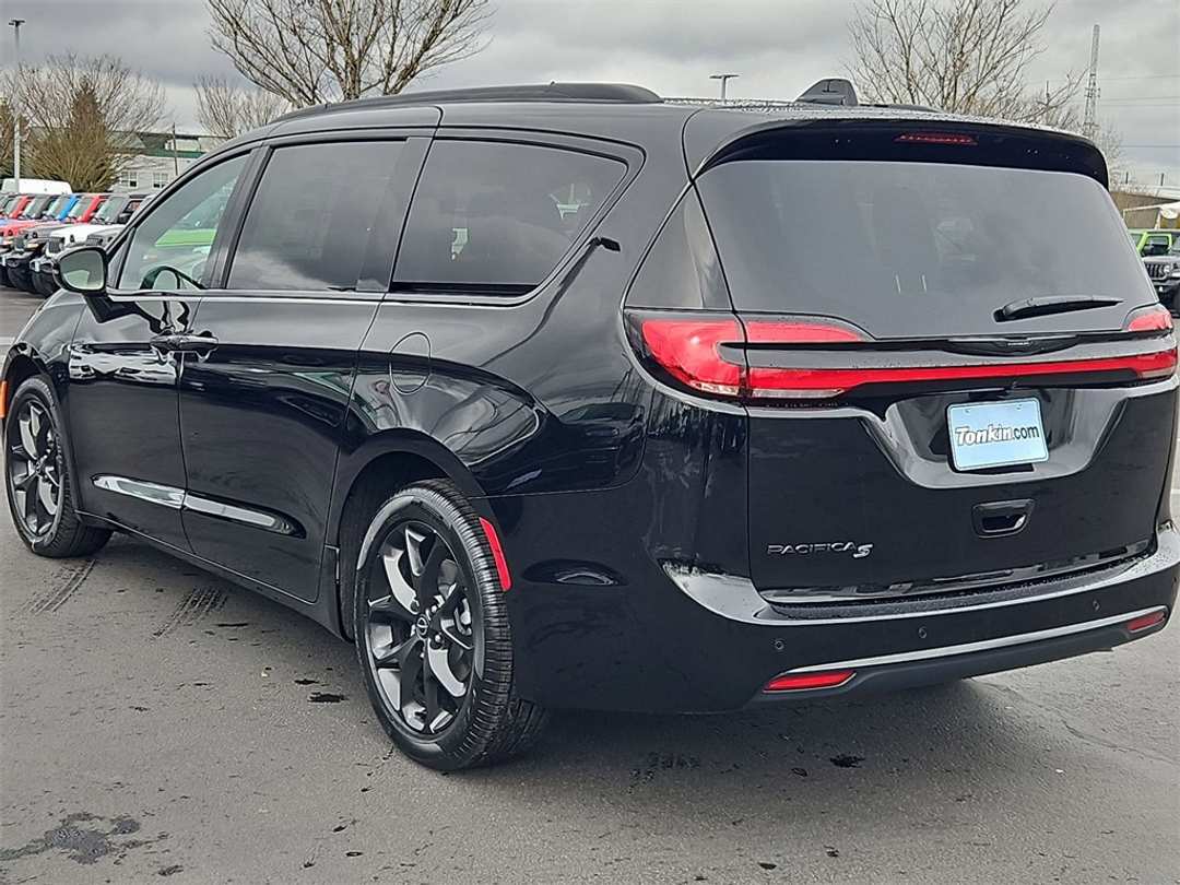 2026 Chrysler Pacifica Select - Image 3