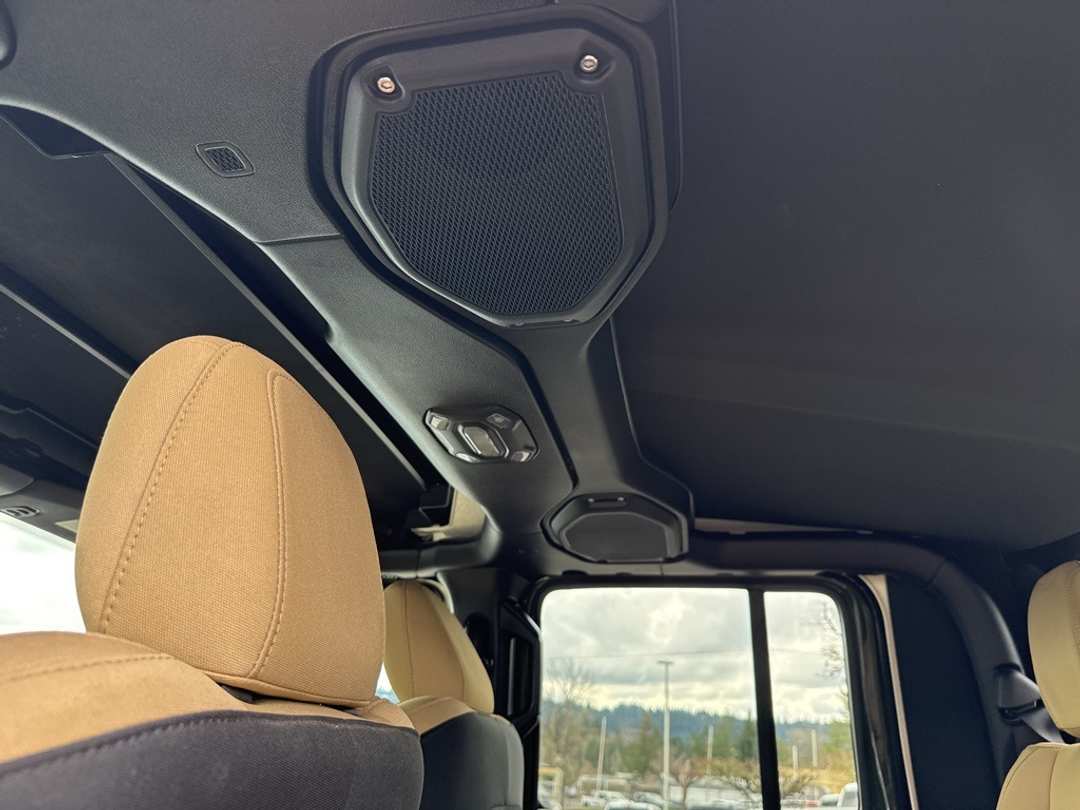 2023 Jeep Gladiator Willys - Image 24