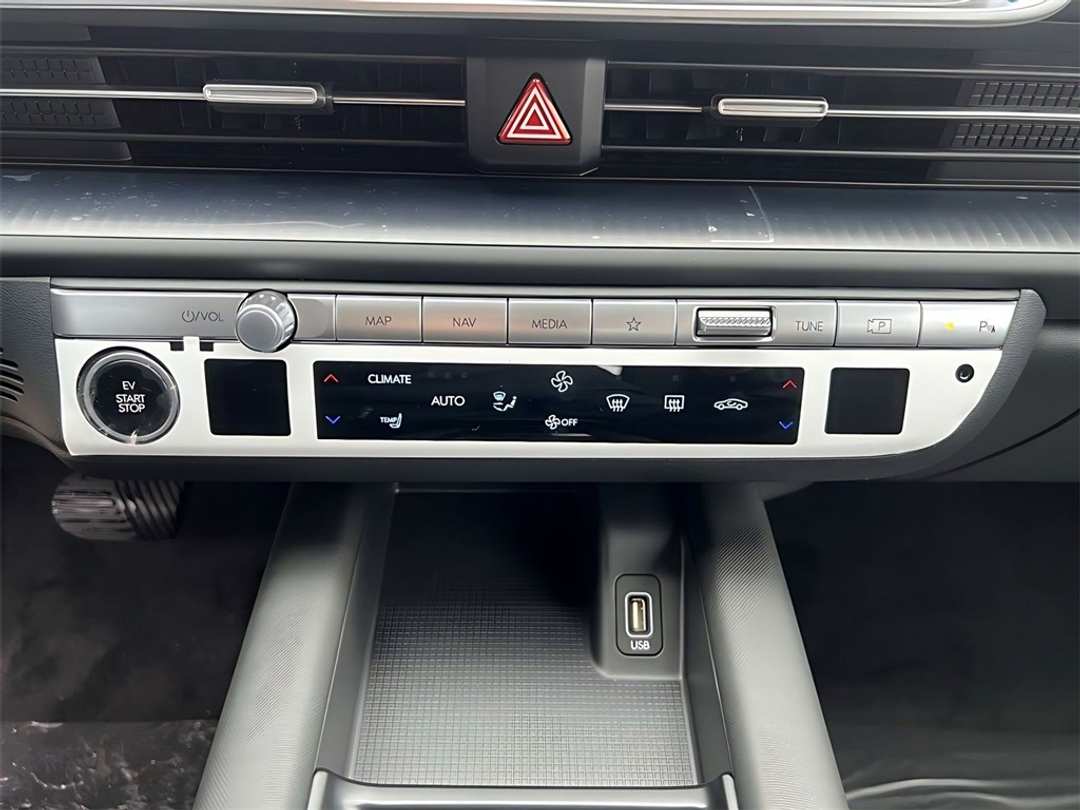 2025 Hyundai Ioniq 6 SE - Image 20