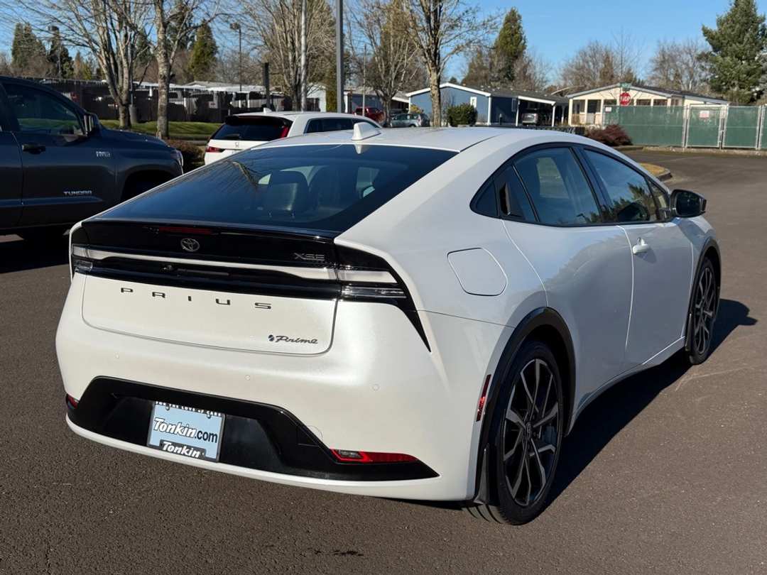 2024 Toyota Prius Prime XSE - Image 8
