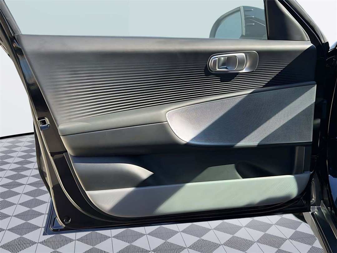 2025 Hyundai Ioniq 6 SEL - Image 10