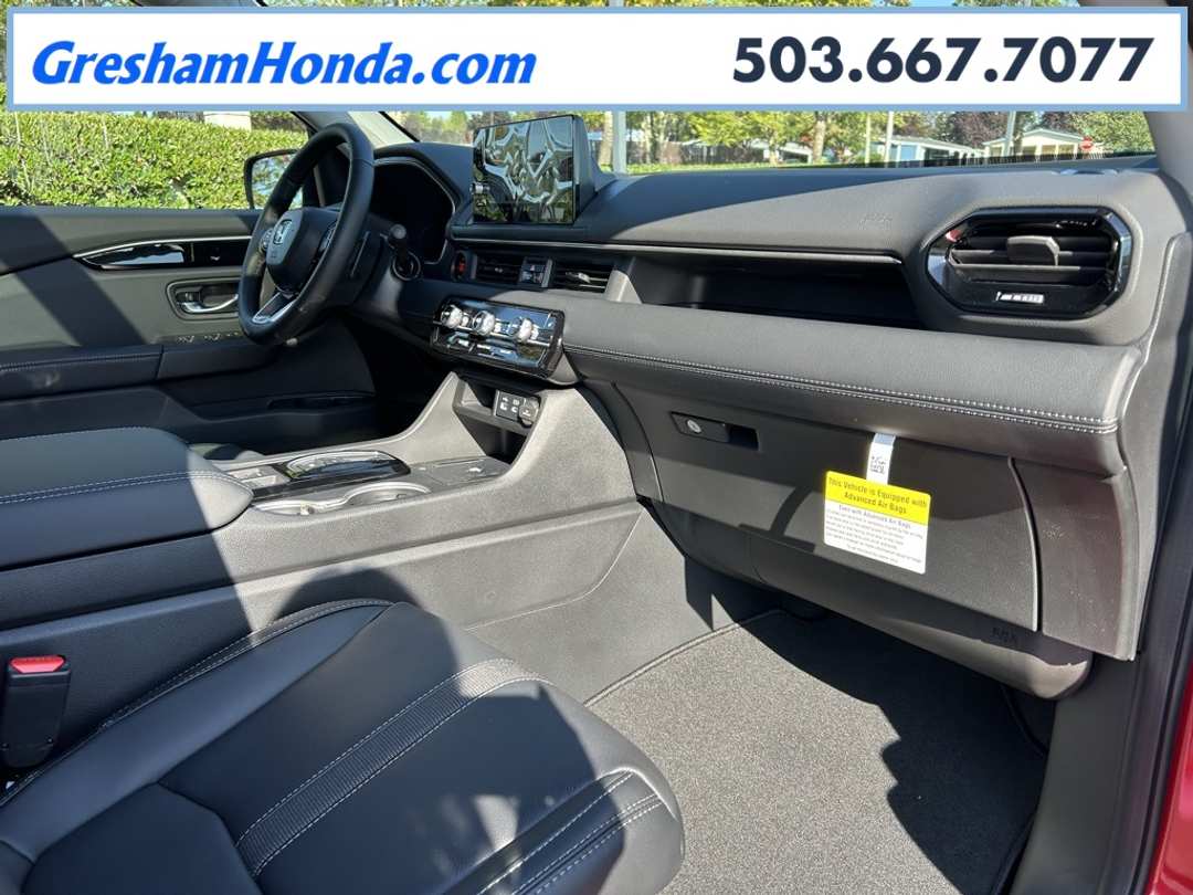 2025 Honda Pilot Touring - Image 28