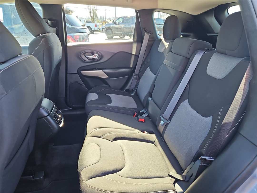 2018 Jeep Cherokee Altitude - Image 23