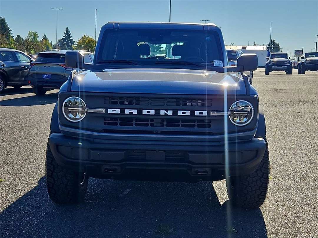 2025 Ford Bronco Base - Image 8