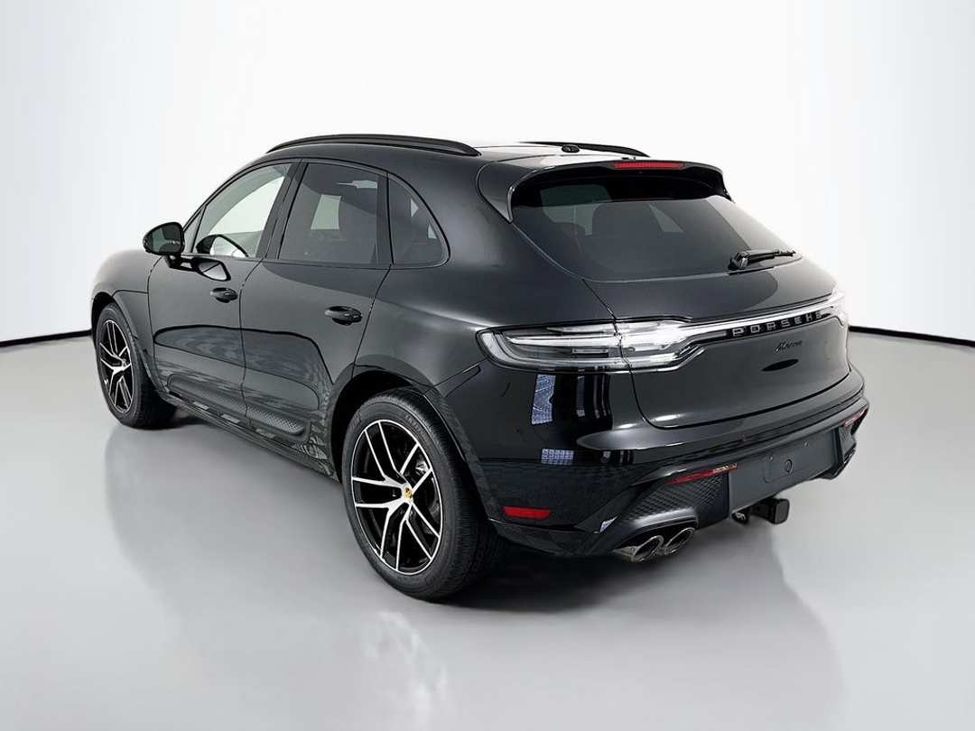 2026 Porsche Macan - Image 3